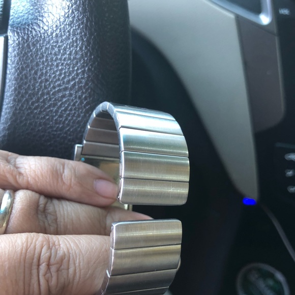 Gucci Swiss Watch Authentic - Picture 4 of 8